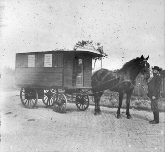 837484 Afbeelding van de bijbelwagen (paard en wagen) van de Nederlands Hervormde Stadszending te Utrecht.